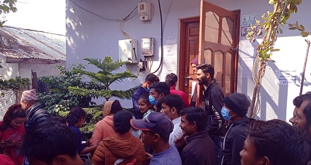 क्षेत्रिय परिक्षा कार्यालय अत्तरियामा विद्यार्थीद्वारा तालाबन्दी !