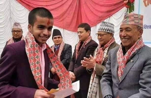 विश्व निकेतन पढ्ने धनुषाका आशिक झा बने MBBS  परिक्षाको सर्वोत्कृष्ट विद्यार्थी ।