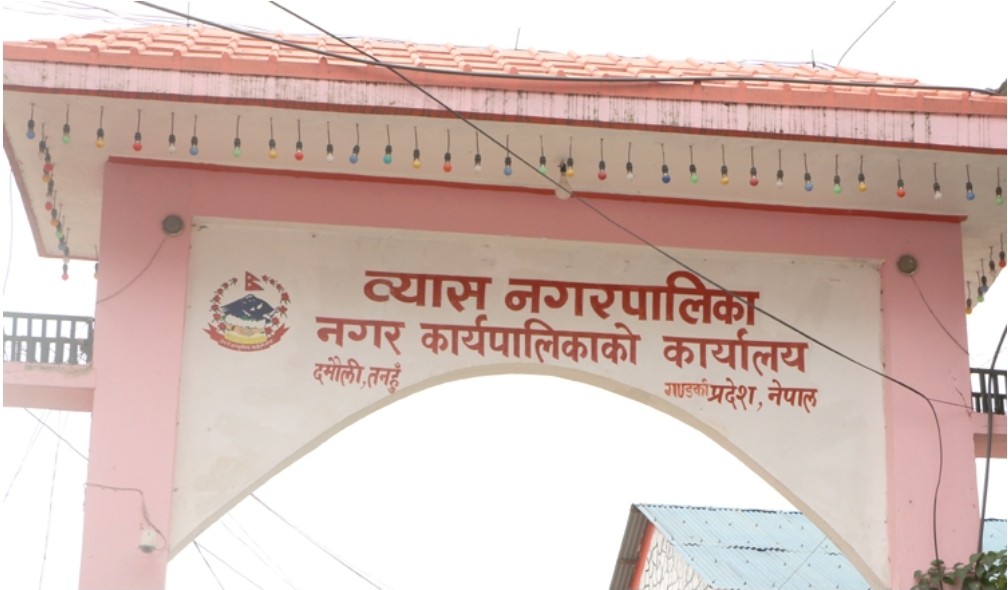 नगरपालिकाद्वारा ४९ विद्यालयलाई एक लाखका दरले रकम उपलब्ध गराउने ।