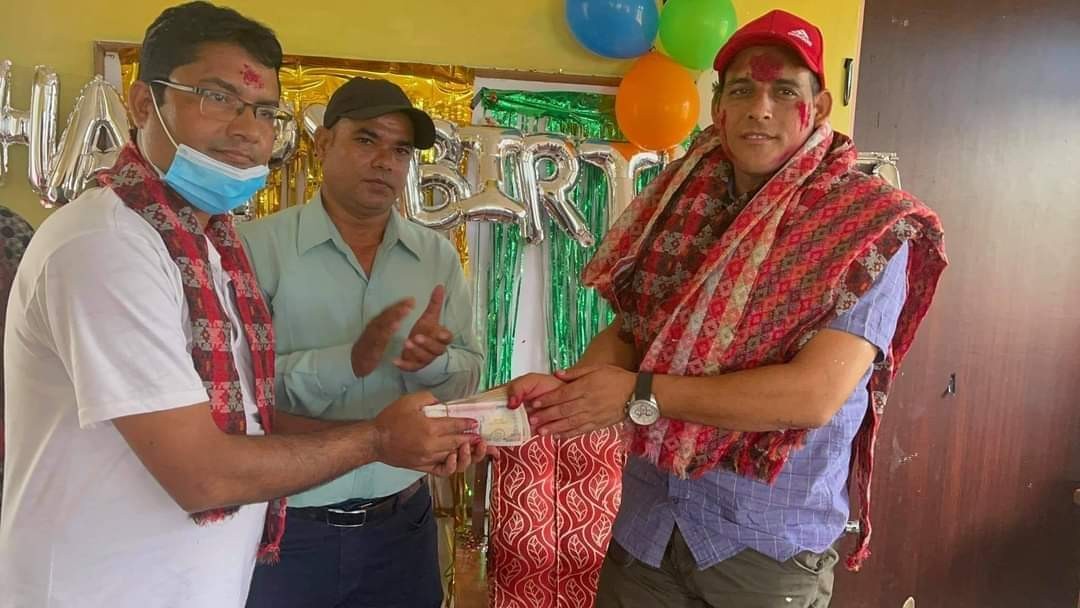 जन्मदिनको अवसरमा विद्यालय तथा विद्यार्थीलाई एक लाख एकाउन्न हजार सहयोग ।