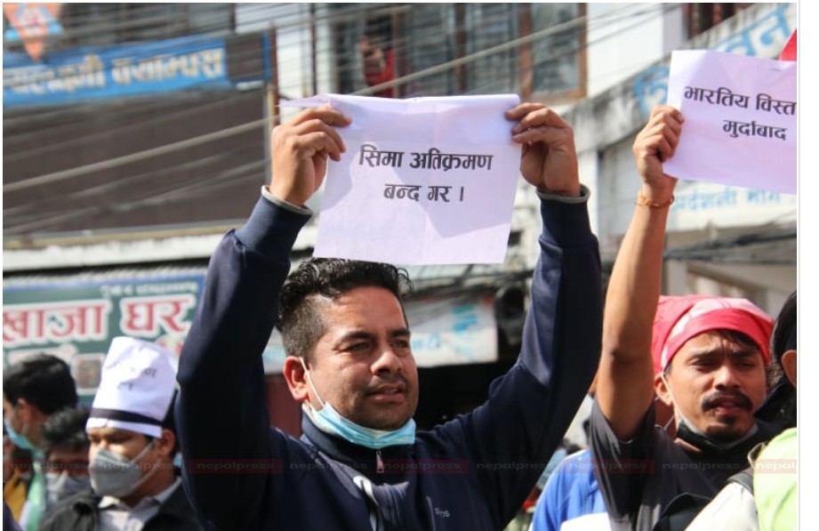 एकीकृत समाजवादी विद्यार्थीद्वारा मोदीको पुत्ला जलाउदै दार्चुला घटना बिरुद्ध गर्‍यो प्रदर्शन ।