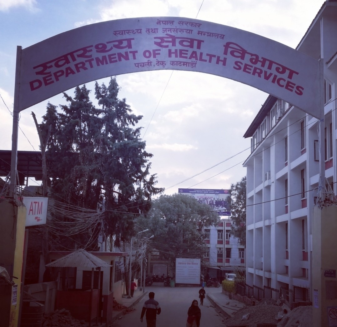 छात्रवृत्तिमा पढेका डाक्टरलाई अनिवार्य काममा लगाउन स्वास्थ्य सेवा भिभागको निर्देश ।