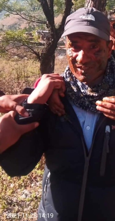 भ्रष्टाचारको आरोपमा विद्यार्थी संगठनले प्र.अ. लाई दल्यो कालोमोसो।