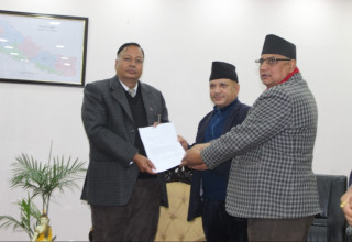 शिक्षा मन्त्रालयले गठन गरेको कार्यदलले बुझायो प्रतिवेदन, अस्थायी र करार शिक्षकलाई एक पटक मौका दिने प्रस्ताव