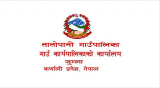 शिक्षक दरबन्दी अर्कैतिर लैजान लागेको भन्दै जनप्रतिनिधि र कर्मचारी कार्यलय भित्रै थुनिए।