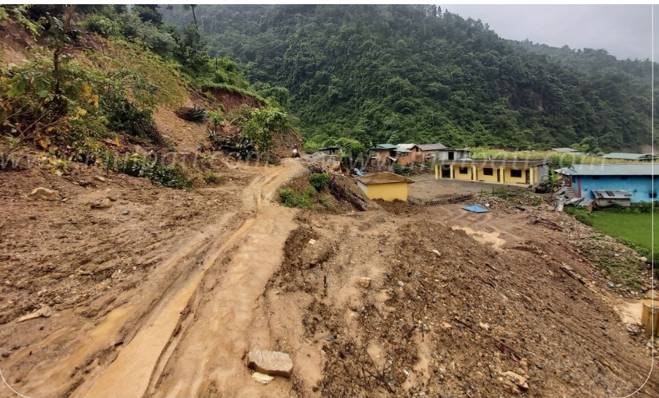 विद्यालयमा गएको पहिरो एक महिनासम्म हटेन।