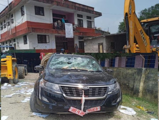 शैक्षिक भ्रमणका लागि बजेट नदिदा विद्यार्थीद्वारा नगरपालिकामा तोडफोड ।