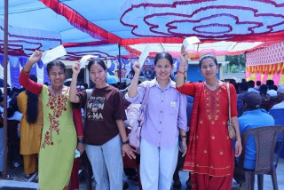 विवाहअघि BA उत्तीर्ण गर्ने छात्रालाई एक लाख रुपैयाँ प्रदान ।
