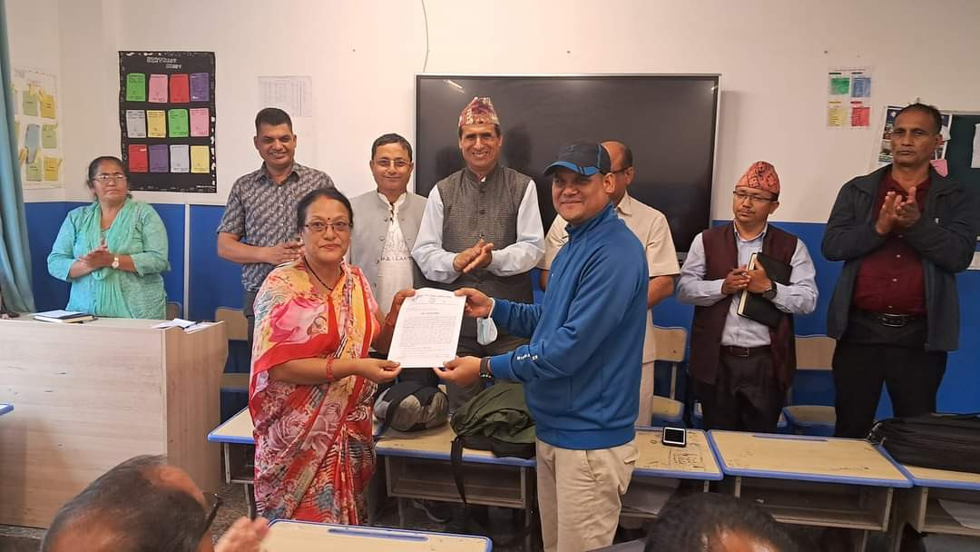 नेपाल राहात शिक्षकद्वारा मागपत्र पेश।