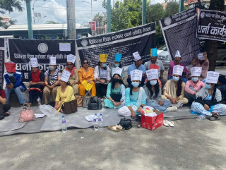 चिकित्सा शिक्षा ऐन संशोधनको माग गर्दै २७ औं दिन धर्ना । (माग सहित)