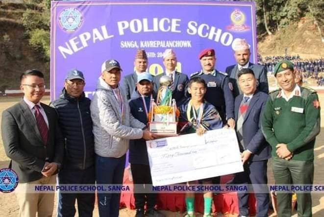 आइजीपी रनिङ ट्रफी फुटबल ट्रफी सैनिक आवासीय महाविद्यालयलाई ।