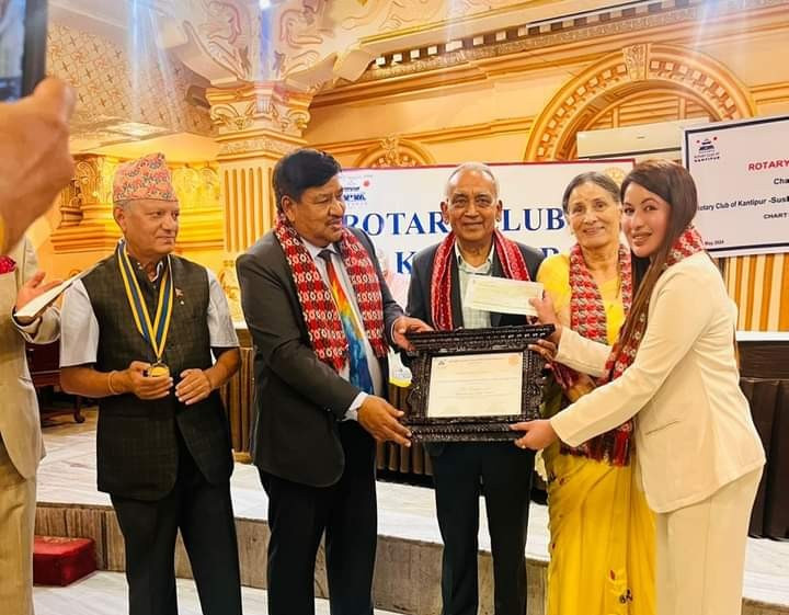 रोटरी क्लब अफ कान्तिपुरको २४ औं स्थापना दिवसमा दुई शिक्षक समानित ।