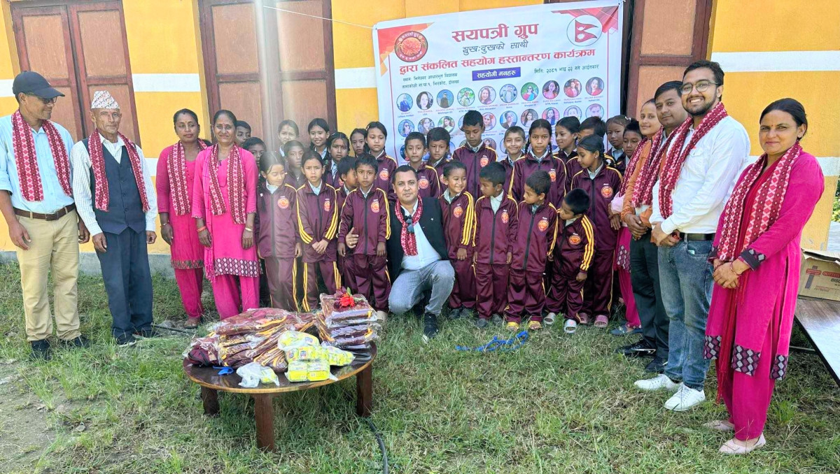 भिमेश्वोर आधारभुत बिद्यालयका ४० विद्यार्थीलाई ट्र्याक्सूट वितरण ।