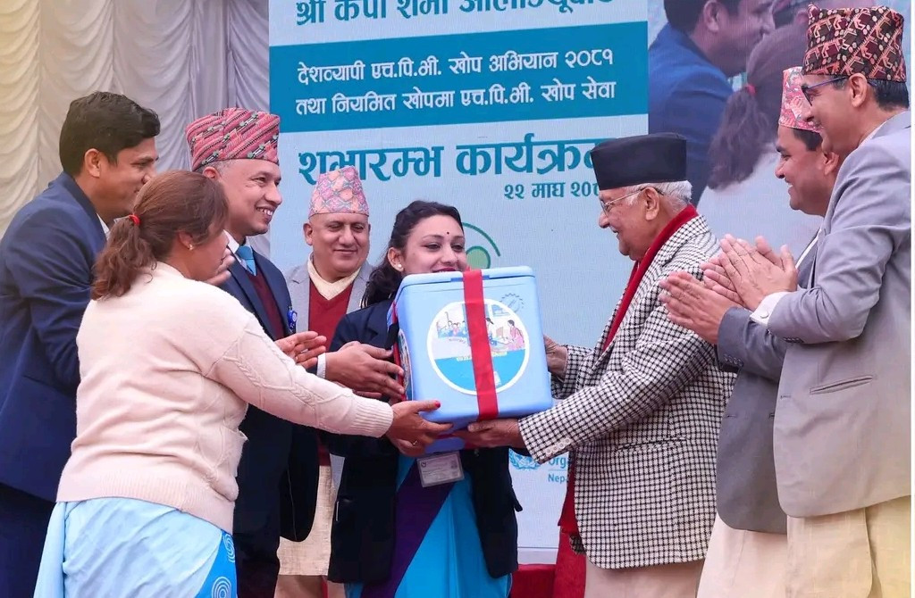 एचपिभी खोप अभियान: शिवपुरी माध्यमिक विद्यालयबाट प्रधानमन्त्री ओलिले गरे शुभारम्भ