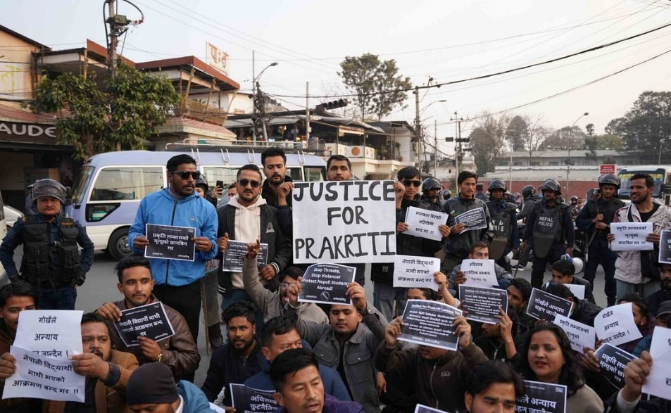 भारतमा नेपाली छात्राको मृत्युपछि भारतीय दूतावास अगाडि विद्यार्थी प्रदर्शन
