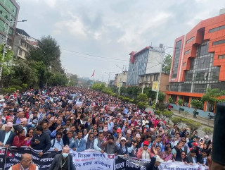 ध्यानाकर्षणपत्र बुझाएर फर्किए शिक्षक : मन्त्रालयले ल्याएन स्पष्ट खाका।
