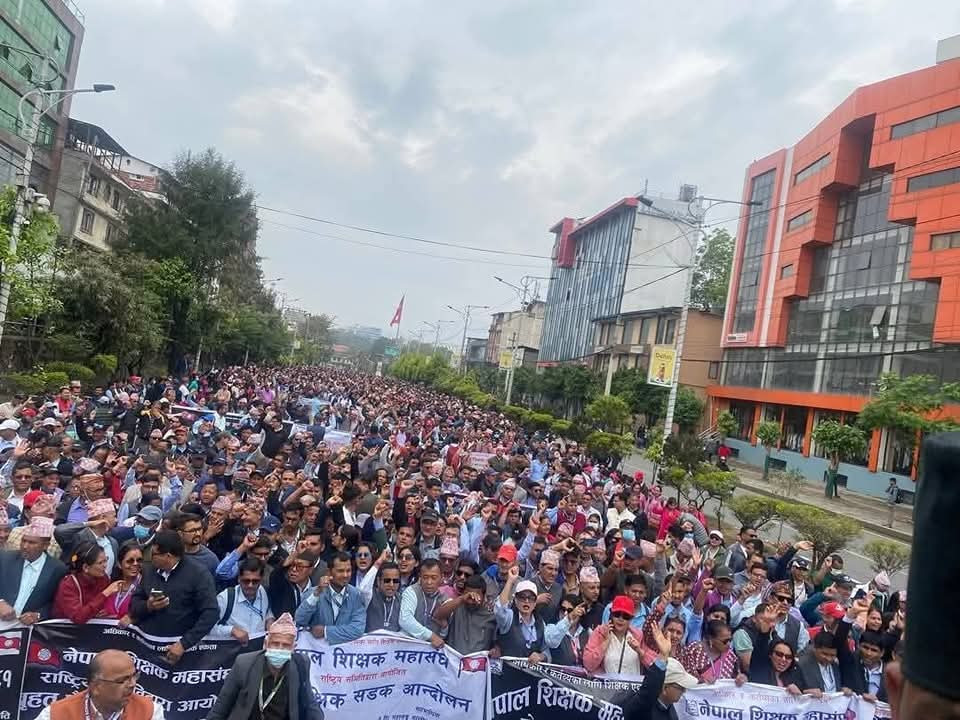 ध्यानाकर्षणपत्र बुझाएर फर्किए शिक्षक : मन्त्रालयले ल्याएन स्पष्ट खाका।
