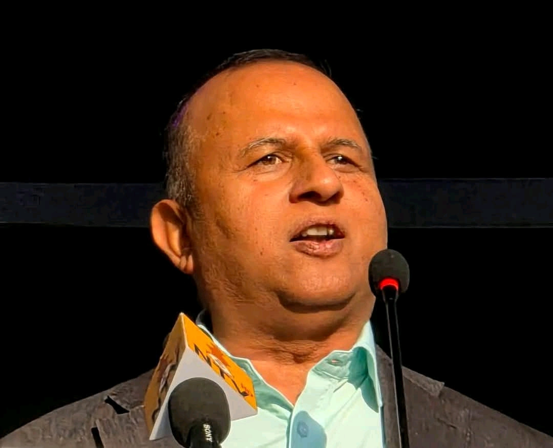 आदेशमै राजनीति- शंकर पोख्रेल भन्छन आदेश शिक्षक नेताहरूको हठ बिरुद्ध हो ।