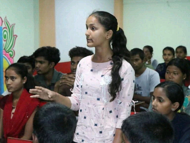 मेयरलाई विद्यार्थीको प्रश्न– हामी कहिलेसम्म अर्को पालिकाको विद्यालयमा पढ्न जाने ?