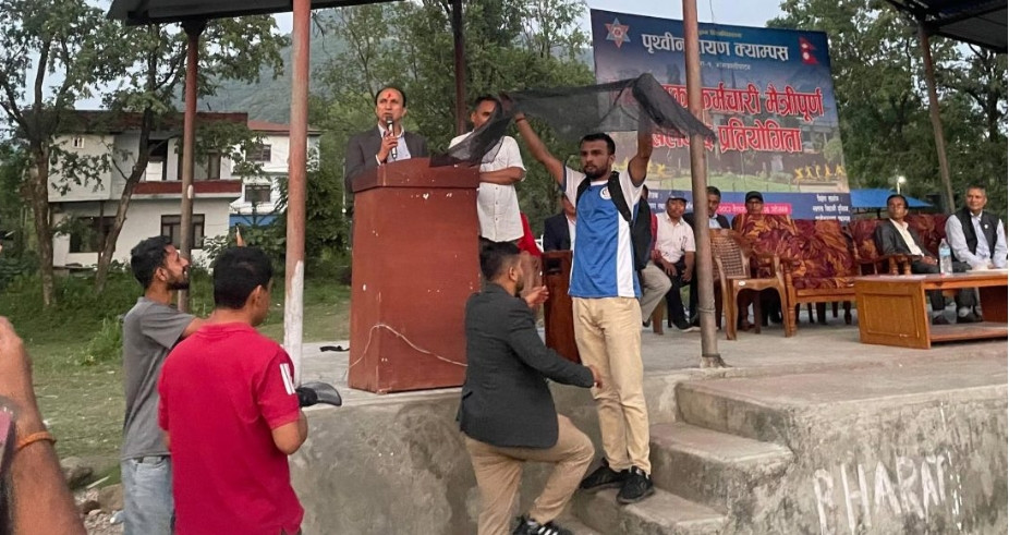 त्रिविका उपकुलपतिलाई पिएन क्याम्पसमा नेविसंघको कालो झण्डा