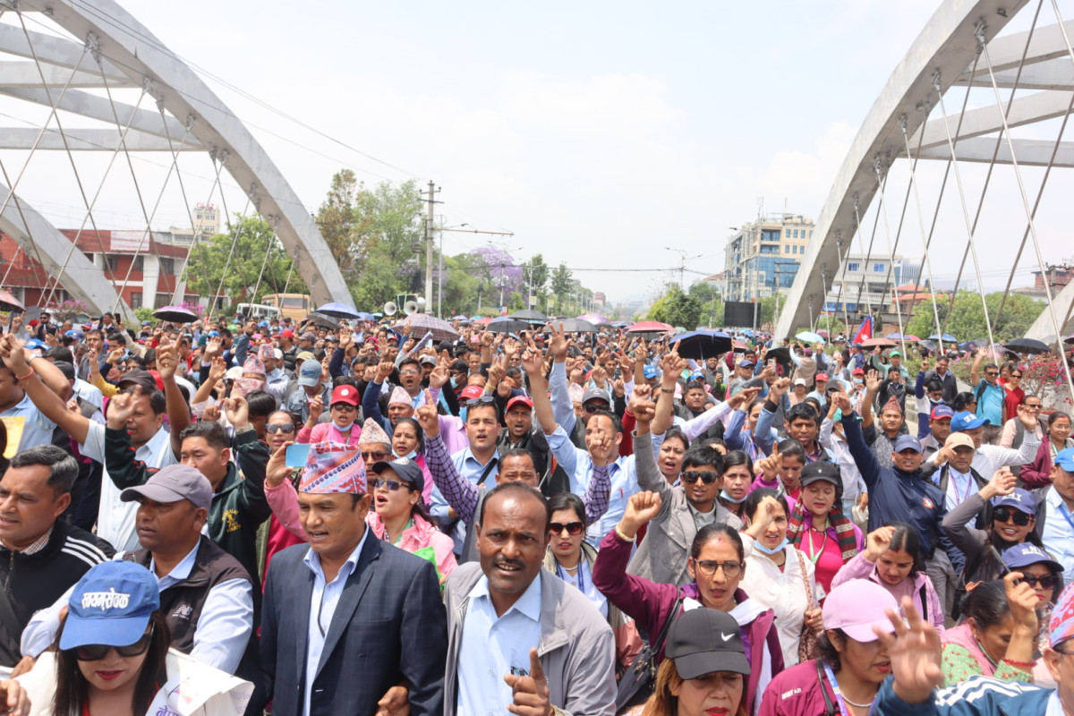 आन्दोलनको असर : पूर्वाग्रही हिसाबले अनियमित शिक्षक सरुवा तथा जिम्मेवारी हेरफेर।