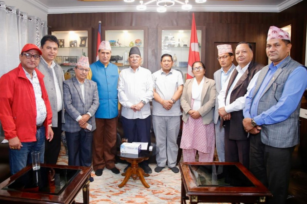 शिक्षकसंगको सहमतीका आधारमा शिक्षा ऐन  ल्याउन बहना नबनोस भनेर सदनको अवरोध हटायौँ - प्रचण्ड ।