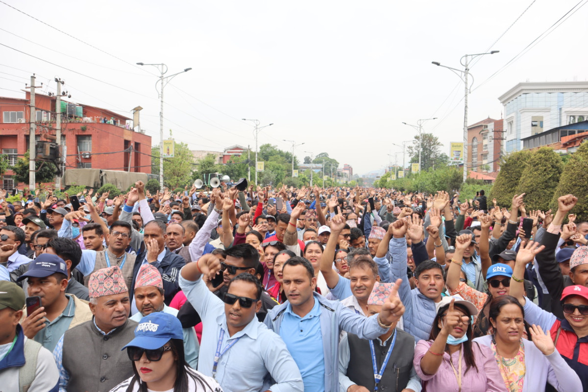 नेपाल शिक्षक महासंघको बैठक बस्दै ।