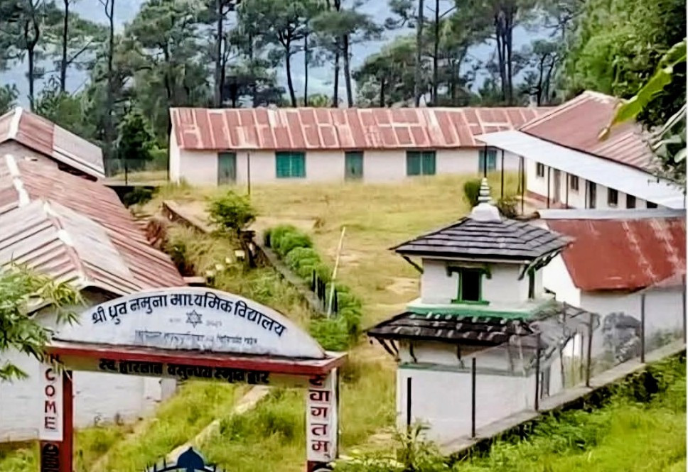 रित्ता विद्यालय रुँग्दै शिक्षक : पर्वतका ३१ विद्यालय विद्यार्थीविहीन।