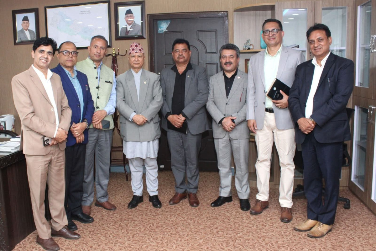 निजि विद्यालय संचालकहरुले गरे शिक्षामन्त्रीसंग छलफल ।