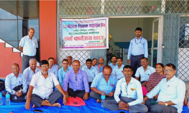 हाजिर गरेर आन्दोलनमा जाने शिक्षकको तलब काट्ने ।