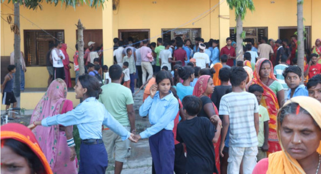 विद्यालयको खाजामा छेपारो परेपछि ६० बालबालिका अस्पताल भर्ना