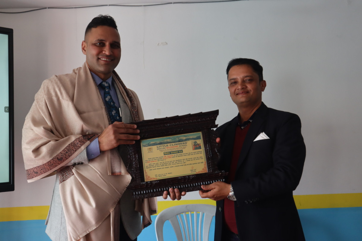 लिटिल क्लाइम्बर्स स्कुलद्वारा सगरमाथा आरोही सुरज पौडेल सम्मानित