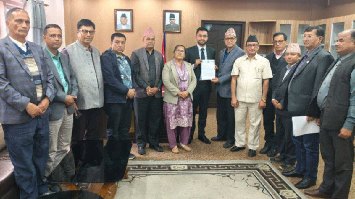 नेपाल शिक्षक महासंघद्वारा शिक्षामन्त्रीसामु १० बुँदे ध्यानाकर्षणपत्र पेश