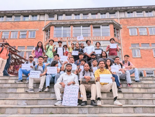 काठमाडौं विश्वविद्यालयमा प्रत्यक्ष निर्वाचनको माग गर्दै विद्यार्थीद्वारा प्रशासन घेराउ
