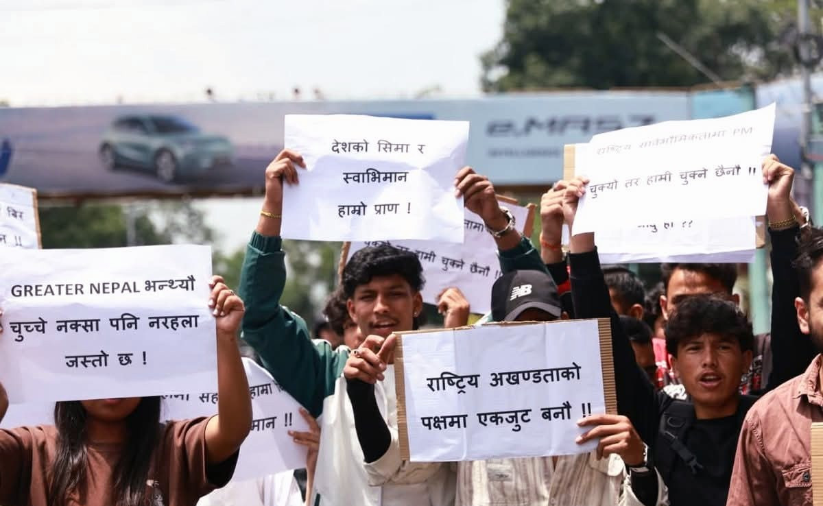 नेविसंघद्वारा प्रधानमन्त्रीको राजिनामा माग गर्दै प्रदर्सन ।
