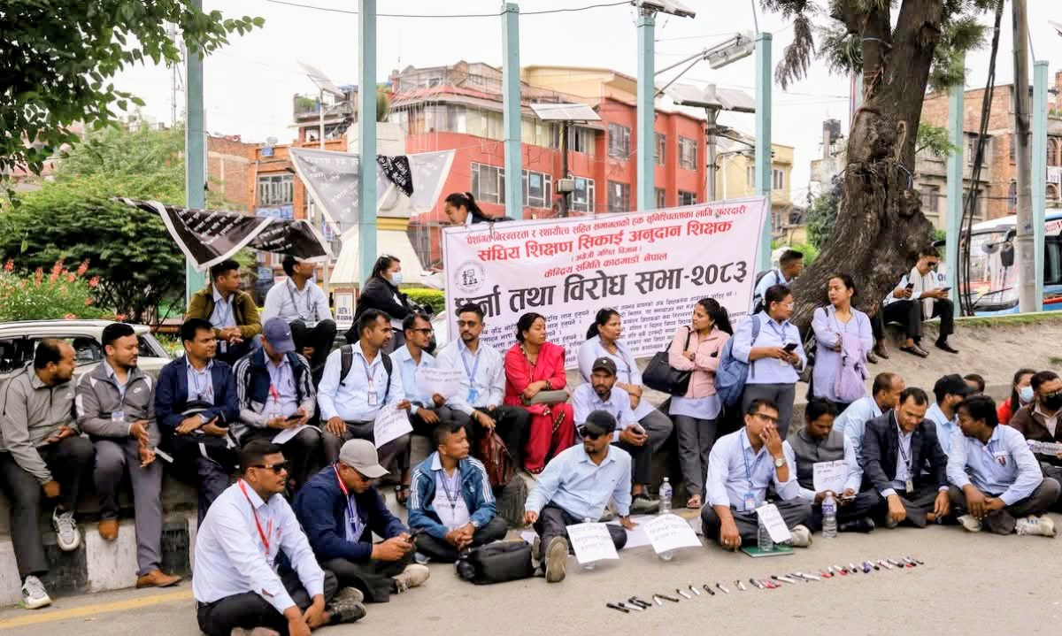 अनुदान शिक्षकका माग बेवास्ता गरिएको भन्दै माइतीघरमा प्रदर्शन