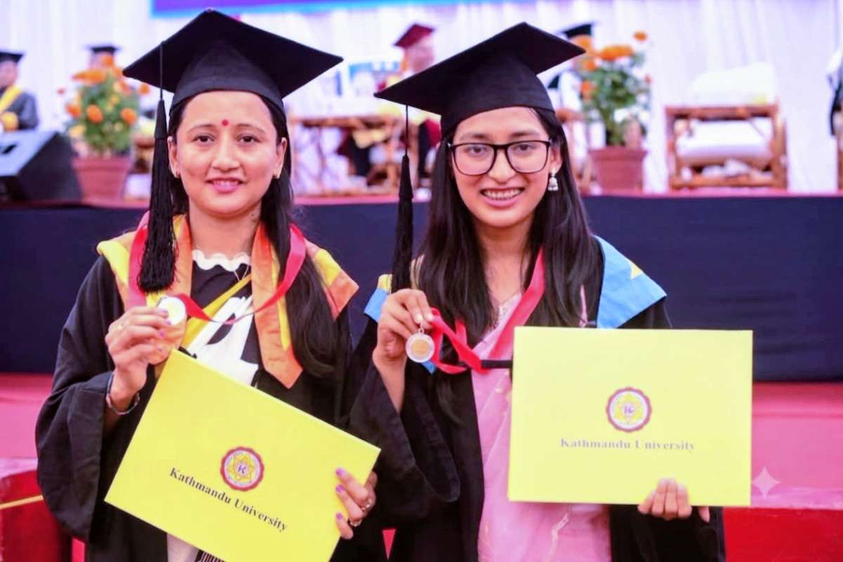 काठमाडौ विश्वविद्यालयको दीक्षान्तमा उत्कृष्ट सीजीपीए ल्याउने दुई विद्यार्थीलाई स्वर्णपदक