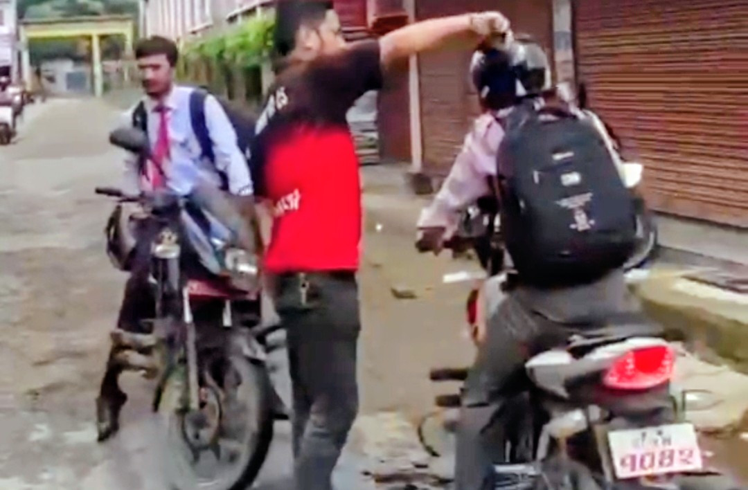 निर्वाचन अधिकृतमाथिको दुर्व्यवहारको प्रधानाध्यापकहरूद्वारा भर्त्सना, दोषीमाथि कडा कारबाहीको माग