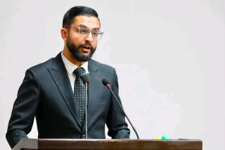 सुकुम्बासी बस्ती विस्थापनले बालबालिकाको शिक्षामा असर पर्न दिँदैनौँ : शिक्षामन्त्री पोखरेल
