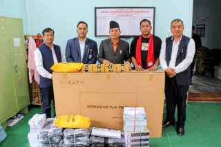 बुढानीलकण्ठ नगरपालिकाद्वारा जाजरकोटको दुर्गम विद्यालयलाई शैक्षिक सामग्री सहयोग